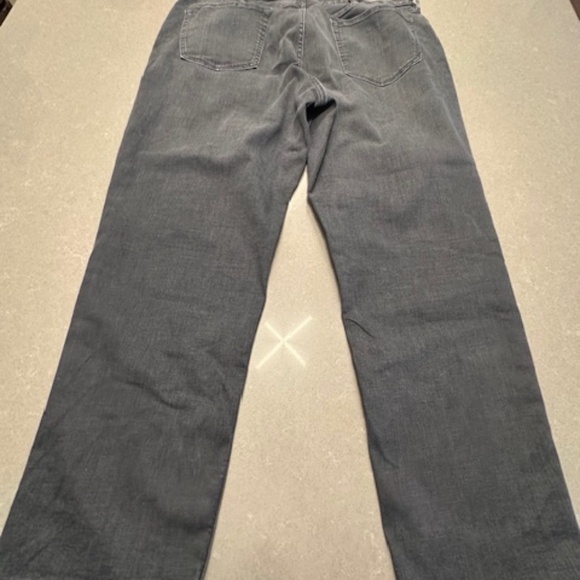 Banana Republic Men's Gray Athletic Tapered Leg  38x32 Jeans-EUC Senim - Picture 8 of 8